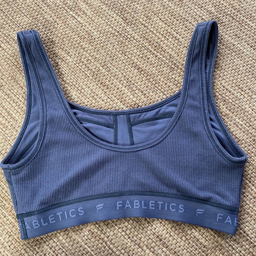 ❗️SOLD ❗️Fabletics sports bra- Medium - Picture 2 of 3